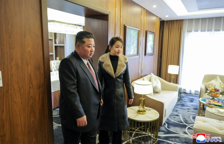 Ким Чен Ын открыл новый горнолыжный курорт на севере КНДР. 25 фото вождя с дочерью и пяти новых отелей