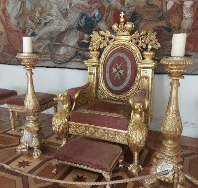 Присел на 847 тыс. руб.: Эрмитаж подал в суд на посетителя, сломавшего мальтийский трон ради селфи Присел на 847 тыс. руб.: Эрмитаж подал в суд на посетителя, сломавшего мальтийский трон ради селфи