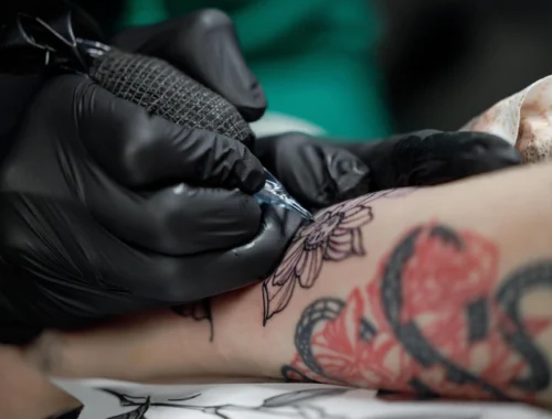 Просто красивый рисунок? Ученые выясняют, как чернила для татуировок меняют иммунную систему
