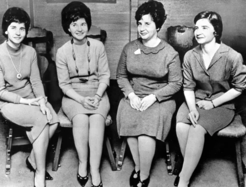 Умерла Аннет Дионн — последняя из знаменитых пятерняшек, ставших символом эпохи Великой депрессии