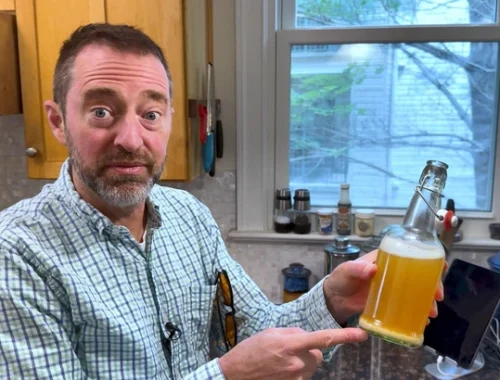 Вирусолог из США создал новую вакцину, и она — пиво. Начальство не одобряет, ученый не сдается Вирусолог из США создал новую вакцину, и она — пиво. Начальство не одобряет, ученый не сдается