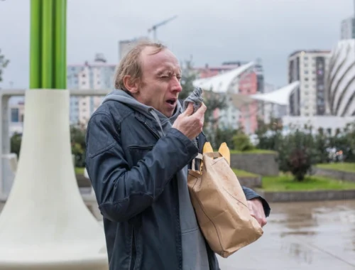 Больные гриппом две недели жили в изоляции с 11 здоровыми людьми — и никто не заразился. Как это возможно? Больные гриппом две недели жили в изоляции с 11 здоровыми людьми — и никто не заразился. Как это возможно?