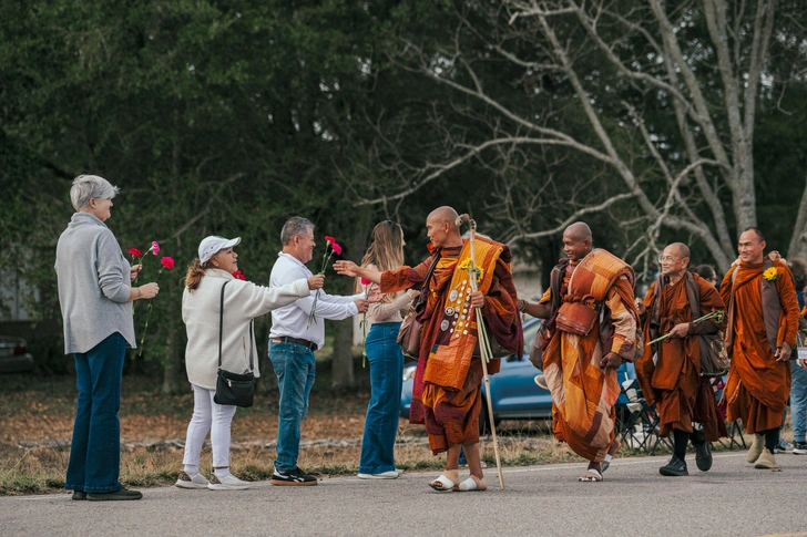 Буддийские монахи идут в Вашингтон: «прогулка за мир» по США
