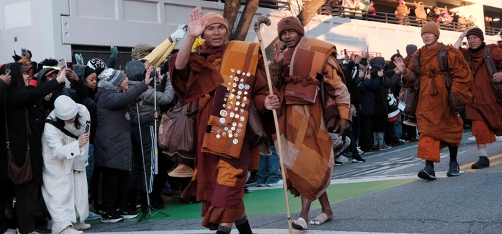 Буддийские монахи идут в Вашингтон: «прогулка за мир» по США