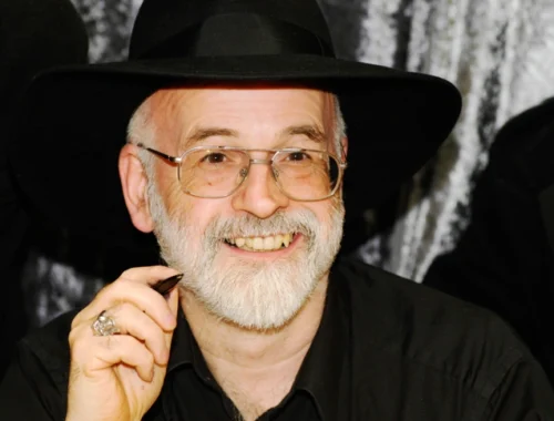 «Плоский мир» сказал всё за него: романы Терри Пратчетта «предсказали» его деменцию за годы до первых симптомов