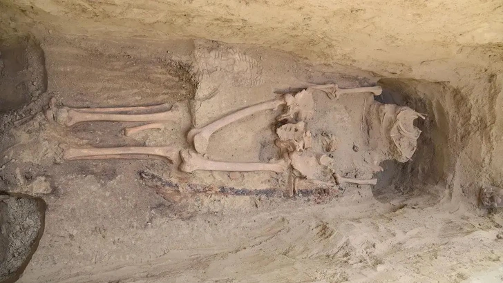 В Венгрии нашли захоронения родственных элитных воинов X века с оружием и монетами из Италии