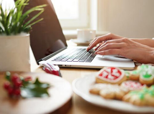 Нутрициолог сказала, как не набирать килограммы на удаленной работе