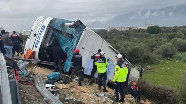 В Турции пассажирский автобус попал в смертельное ДТП: погибли восемь человек