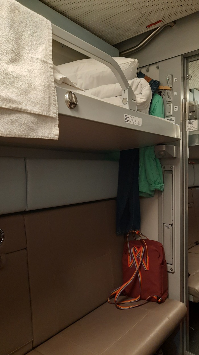 купе в двухэтажном вагоне