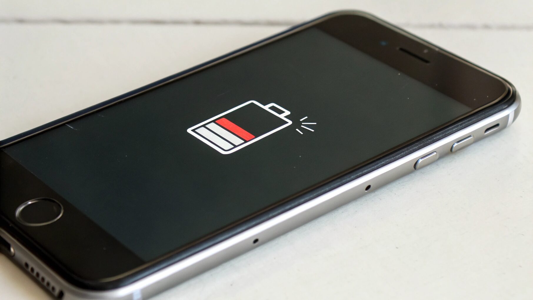 логотип батареи на смартфоне