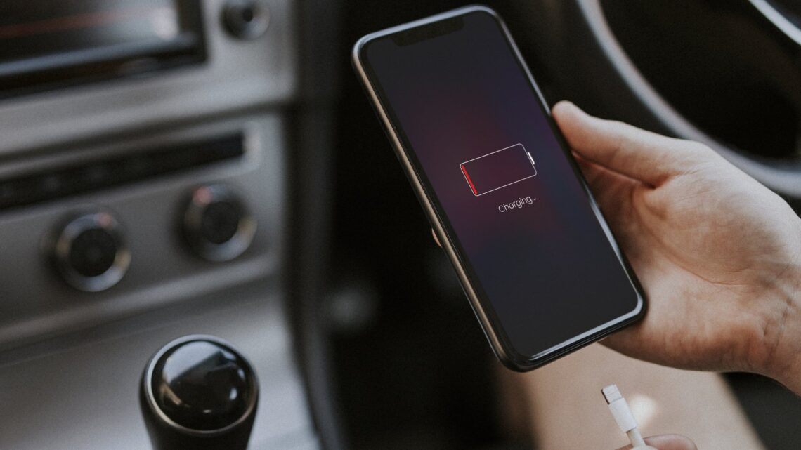 Как продлить жизнь батареи смартфона: какие методы действительно работают, а какие — опасные мифы.