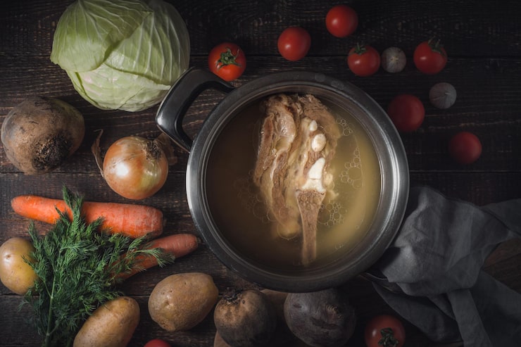 Свиные ребрышки – это не только вкусный, но и ароматный ингредиент для приготовления супов. Они придают блюду насыщенный вкус и характерный аромат, становясь основой для многих семейных рецептов. Правильное варение ребрышек – это ключ к созданию богатого и аппетитного бульона, который станет основой вашего супа.