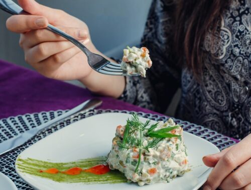 Как сделать салат из печени трески с яйцом и рисом Как сделать салат из печени трески с яйцом и рисом